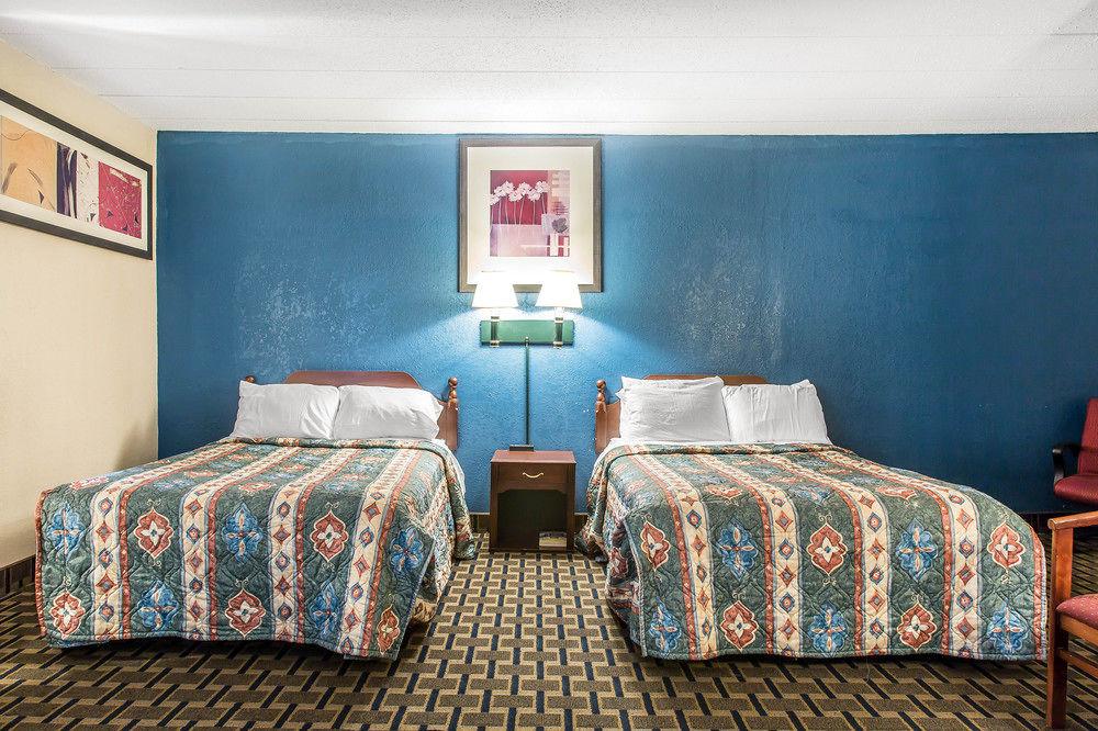 Econo Lodge Cranston - Providence Buitenkant foto