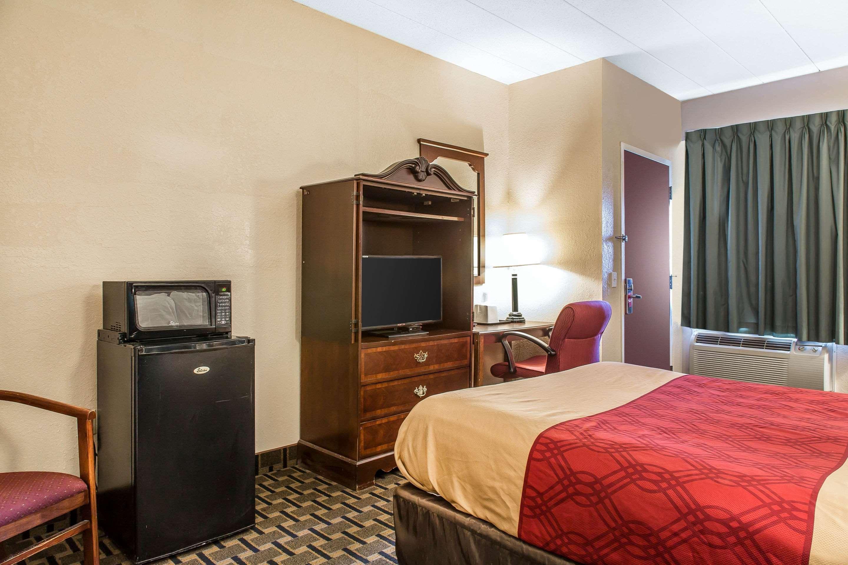 Econo Lodge Cranston - Providence Buitenkant foto