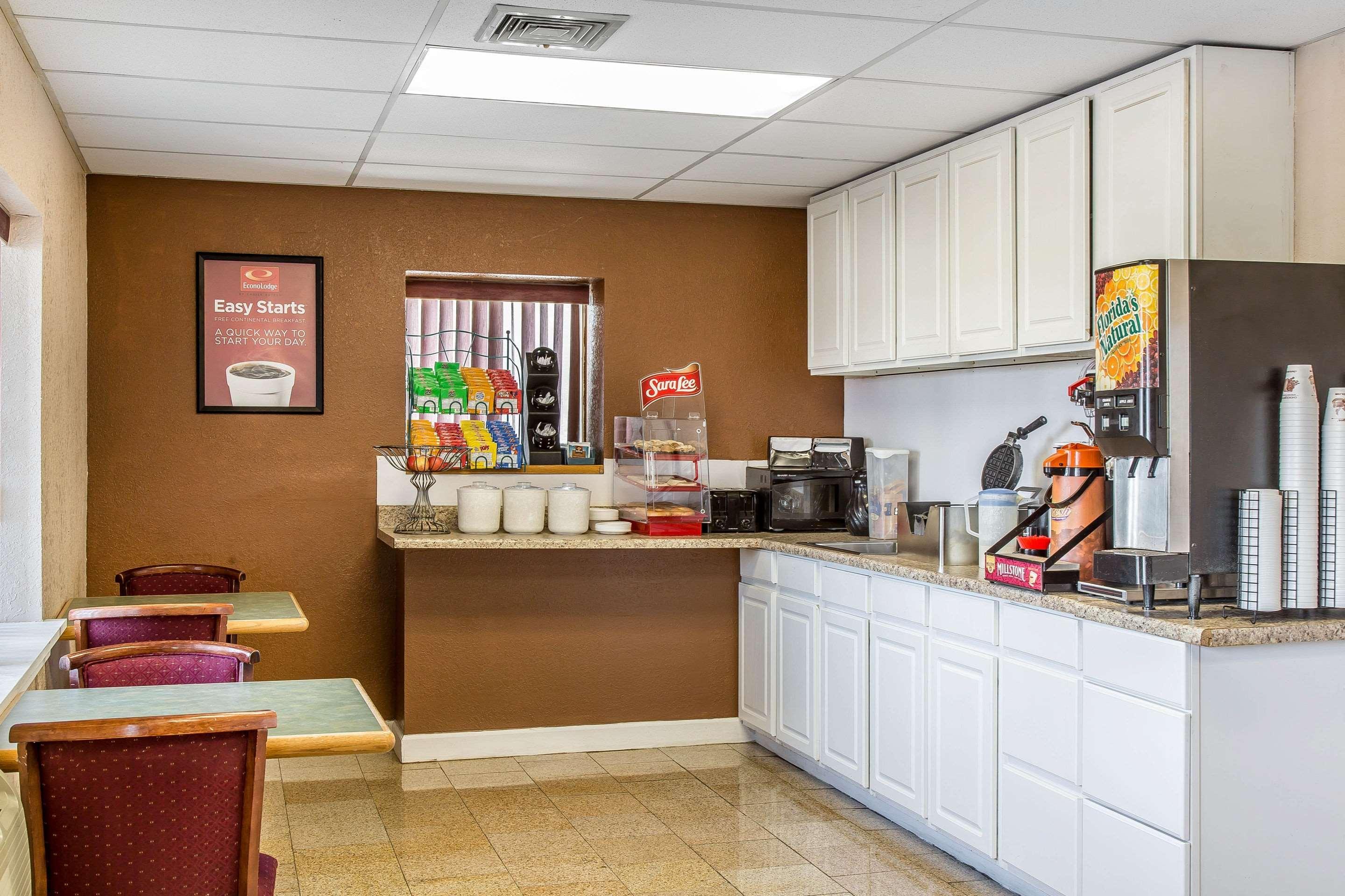 Econo Lodge Cranston - Providence Buitenkant foto