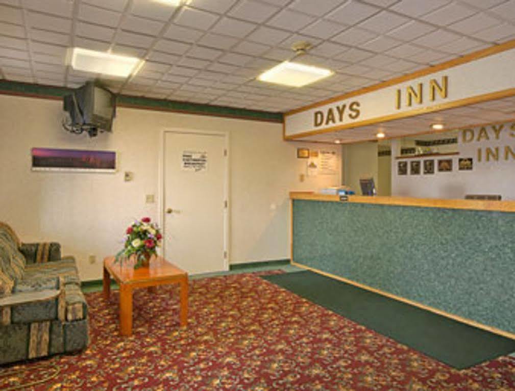 Econo Lodge Cranston - Providence Buitenkant foto